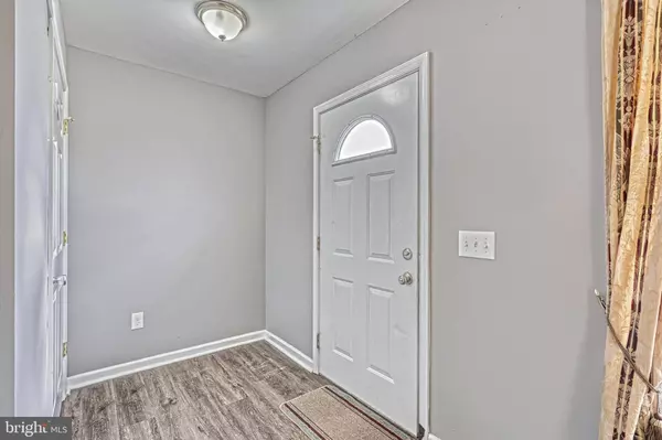 2328 THORNTON RD, Harrisburg, PA 17109