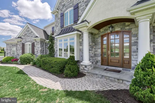 396 LAKE DR, Mechanicsburg, PA 17055