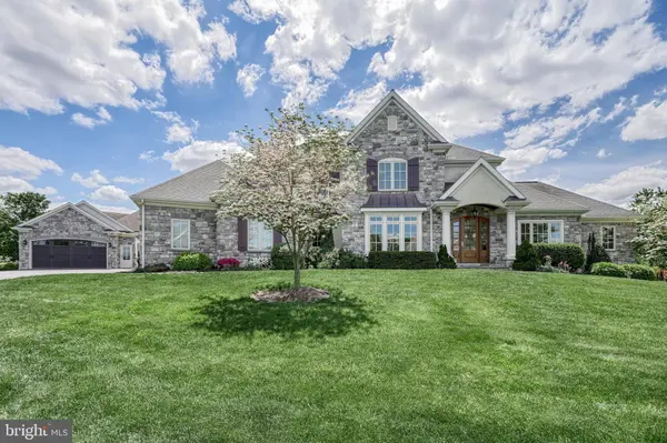 396 LAKE DR, Mechanicsburg, PA 17055