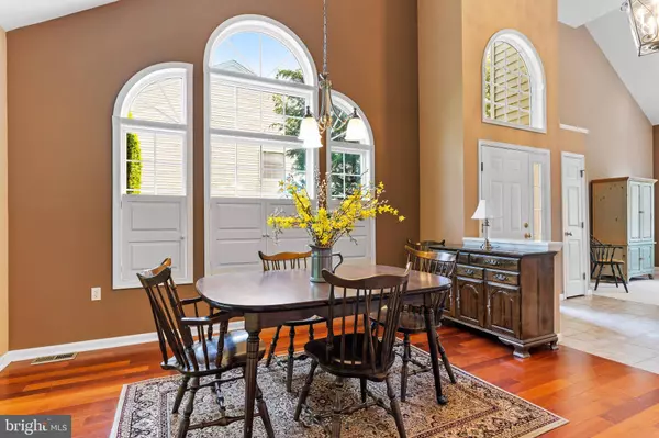 10 ROUND RIDGE RD, Mechanicsburg, PA 17055