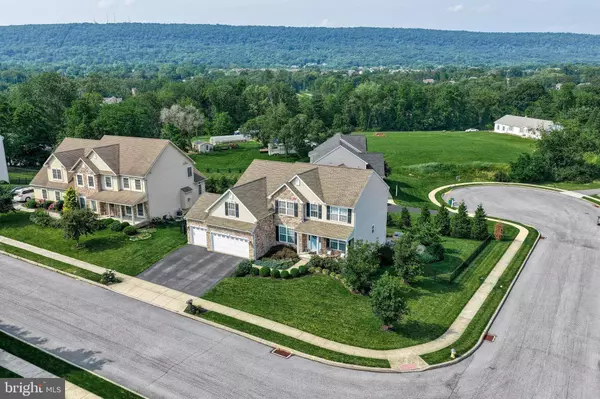 1800 STABLE LN, Mechanicsburg, PA 17050