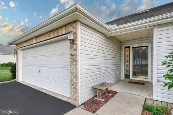 13 RIDGEWAY DR, Mechanicsburg, PA 17050