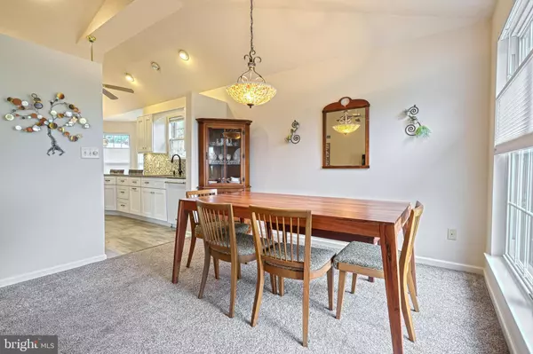 13 RIDGEWAY DR, Mechanicsburg, PA 17050