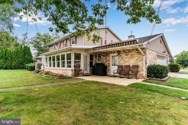 3 E ELMWOOD AVE, Mechanicsburg, PA 17055