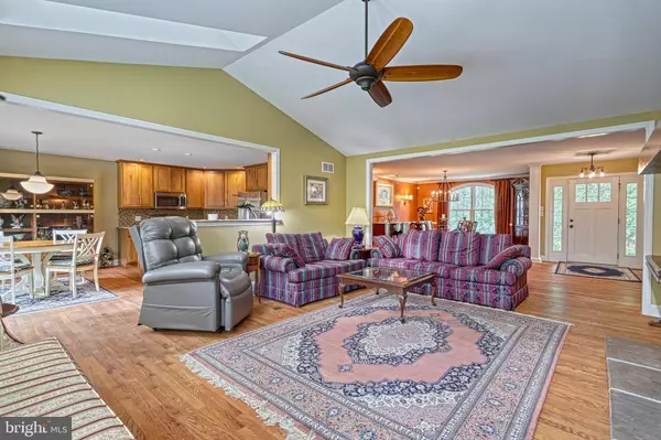 300 EMPIRE CIR, Mechanicsburg, PA 17055