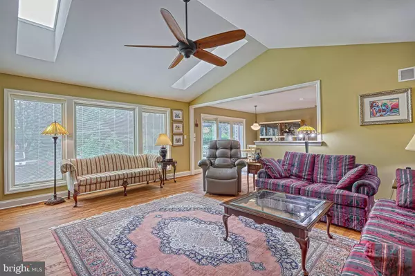 300 EMPIRE CIR, Mechanicsburg, PA 17055