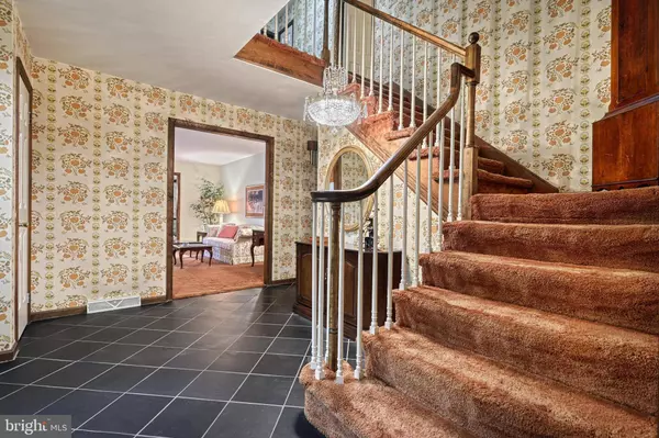 812 FLINTLOCK RIDGE ROAD, Mechanicsburg, PA 17055