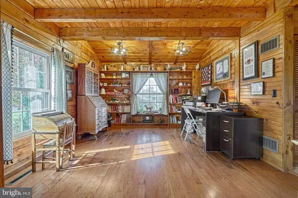 531 CAPITOL HILL RD, Dillsburg, PA 17019