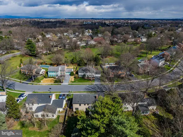 6334 PENNSBORO DR, Mechanicsburg, PA 17050