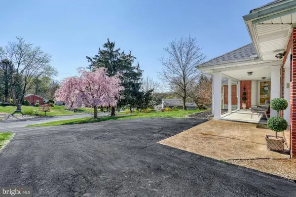 611 GARDEN DR, Harrisburg, PA 17111