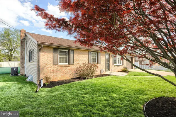 1636 GREENWOOD DR, Lebanon, PA 17046