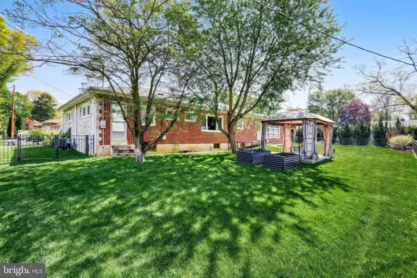 52 CENTER DR, Camp Hill, PA 17011