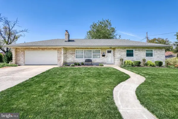 52 CENTER DR, Camp Hill, PA 17011