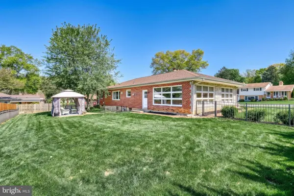 52 CENTER DR, Camp Hill, PA 17011