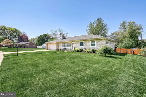 52 CENTER DR, Camp Hill, PA 17011