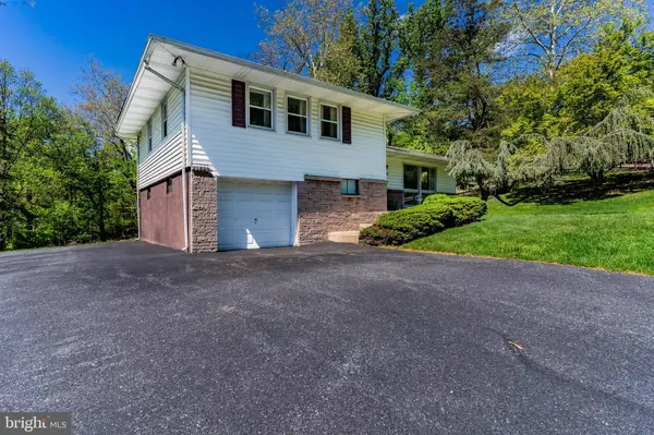 2220 BLUE MOUNTAIN PKWY, Harrisburg, PA 17112