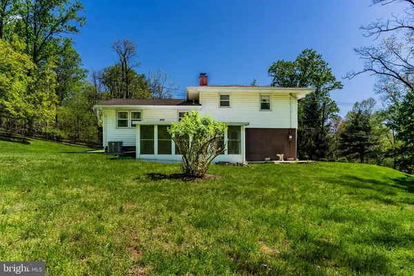 2220 BLUE MOUNTAIN PKWY, Harrisburg, PA 17112