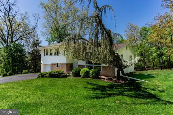 2220 BLUE MOUNTAIN PKWY, Harrisburg, PA 17112