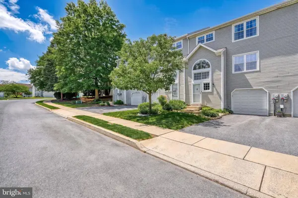 6239 SPRING KNOLL DR, Harrisburg, PA 17111