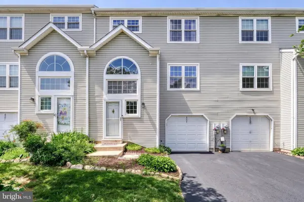 6239 SPRING KNOLL DR, Harrisburg, PA 17111