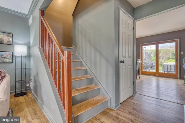 6239 SPRING KNOLL DR, Harrisburg, PA 17111
