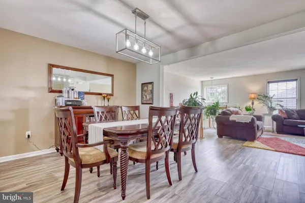 1814 VISTA DR, Mechanicsburg, PA 17055