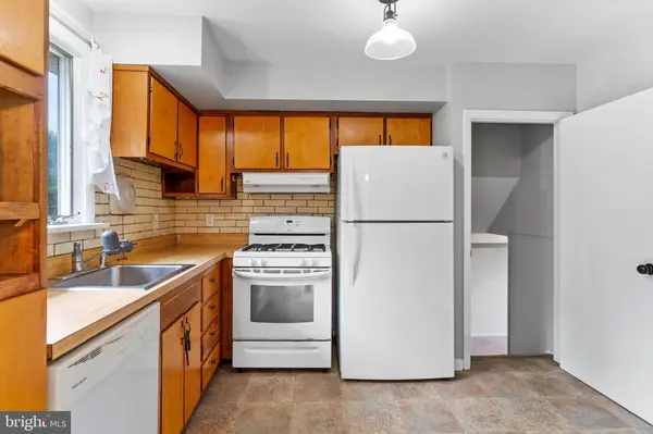 102 E WOODLAND DR, Mechanicsburg, PA 17055