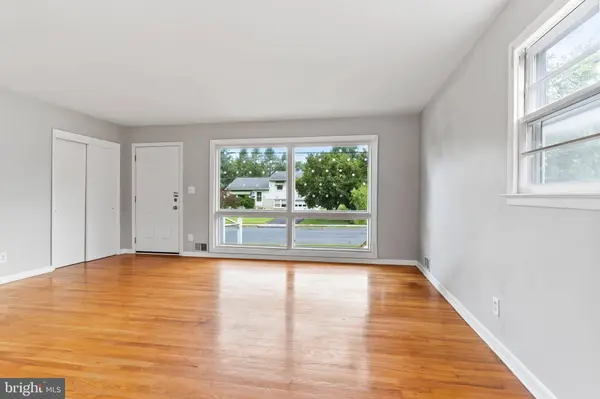 102 E WOODLAND DR, Mechanicsburg, PA 17055