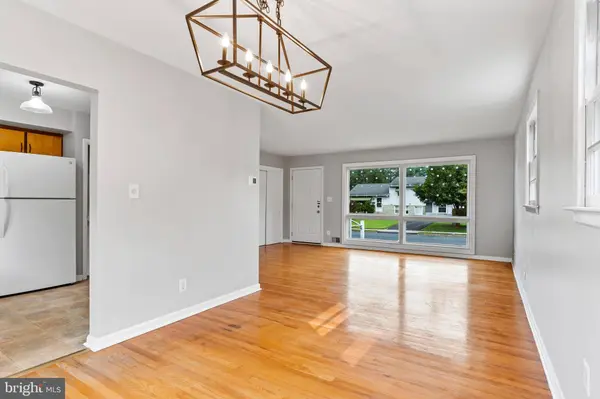102 E WOODLAND DR, Mechanicsburg, PA 17055