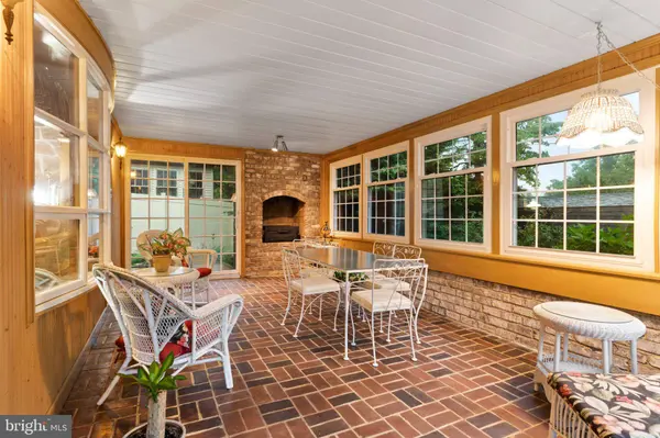19 FARM HOUSE LN, Camp Hill, PA 17011