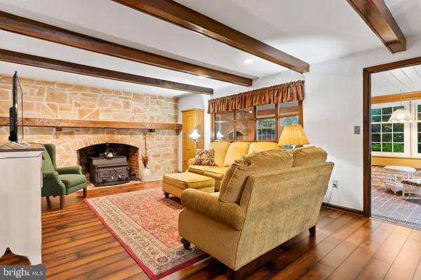 19 FARM HOUSE LN, Camp Hill, PA 17011