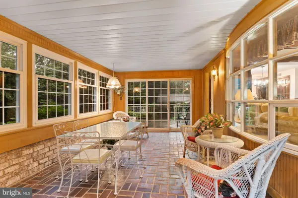19 FARM HOUSE LN, Camp Hill, PA 17011
