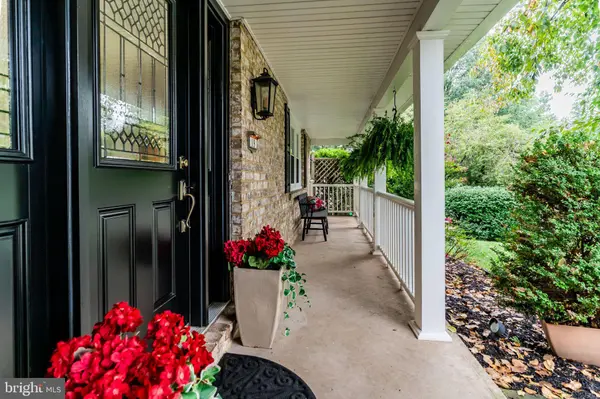 19 FARM HOUSE LN, Camp Hill, PA 17011