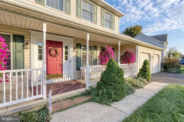 2220 CANTERBURY DR, Mechanicsburg, PA 17055