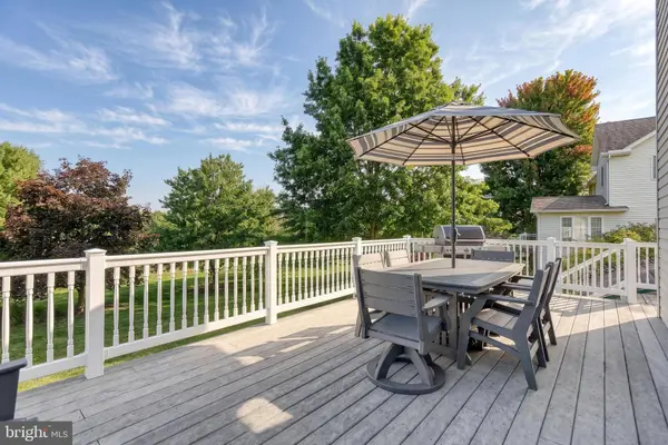 2220 CANTERBURY DR, Mechanicsburg, PA 17055