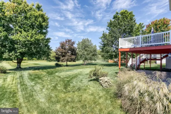 2220 CANTERBURY DR, Mechanicsburg, PA 17055