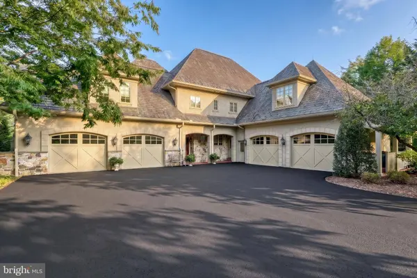 7 WHITE OAK CIR, Lemoyne, PA 17043