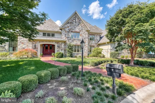 7 WHITE OAK CIR, Lemoyne, PA 17043