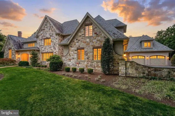 7 WHITE OAK CIR, Lemoyne, PA 17043