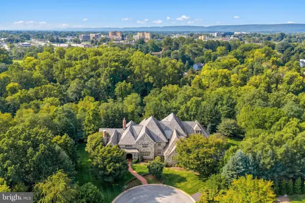 7 WHITE OAK CIR, Lemoyne, PA 17043