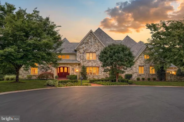 7 WHITE OAK CIR