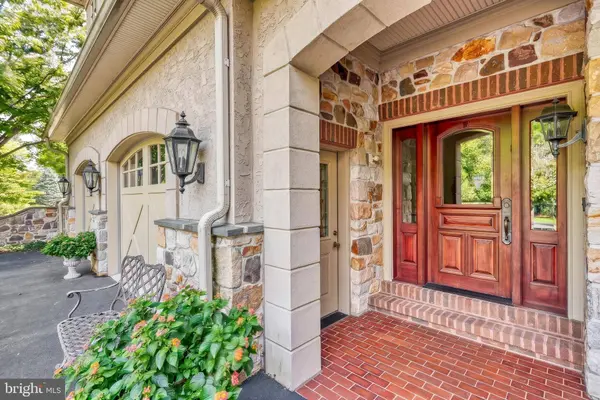 7 WHITE OAK CIR, Lemoyne, PA 17043