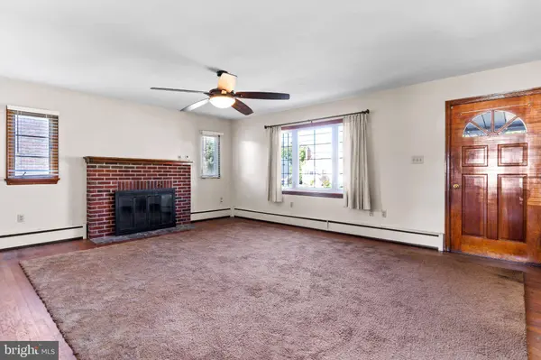 315 W GREEN ST, Mechanicsburg, PA 17055