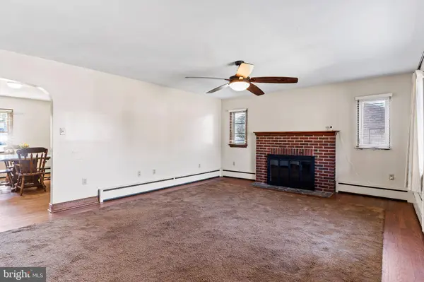 315 W GREEN ST, Mechanicsburg, PA 17055