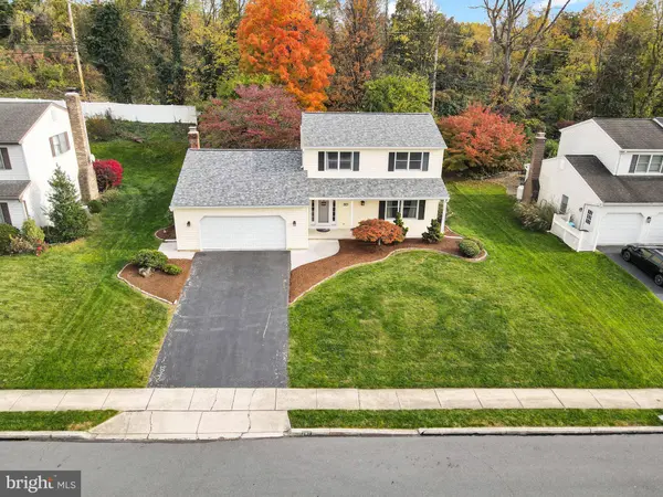 2417 CLOVER DR, Mechanicsburg, PA 17055