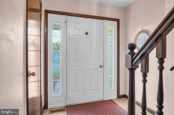 2417 CLOVER DR, Mechanicsburg, PA 17055