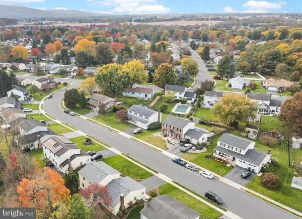 2417 CLOVER DR, Mechanicsburg, PA 17055