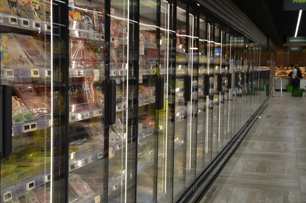 Liquor store coolers, Team Singh