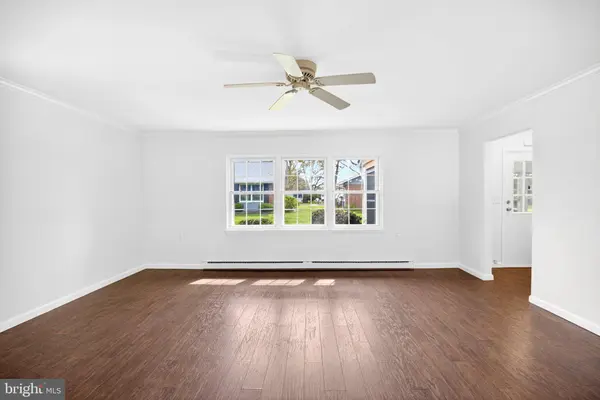 692 PLYMOUTH DR, Lakewood, NJ 08701