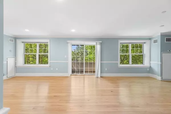 12 Russell Rd #303, Wellesley, MA 02482